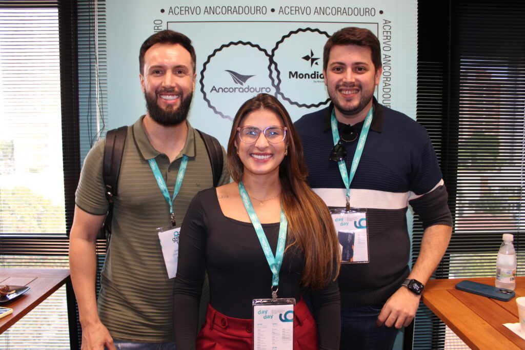 Alan Bocchi da Casa Bocchi Yasmini Carolini da ASou Viagens e Guilherme Pereira da Gap Travel Ancoradouro treina agentes e viagens e promove clima de descontração no coffee break; veja mais detalhes