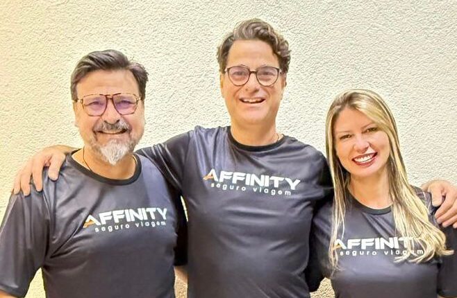 Affinity Seguro Viagem anuncia Ernani Toledo como novo gestor Comercial em SP 1 Amarildo Sardi Ernani Toledo e Valeria Pereira Divulgacao Affinity Seguro Viagem e1748546142980 Affinity Seguro Viagem anuncia Ernani Toledo como novo gestor Comercial em SP