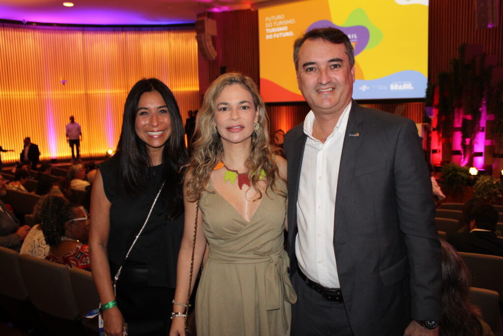 Ana Paula Jacques, da Embratur com Rosalia Lucas, da Setur-PB e Ferdinando Lucena, presidente da PBTur