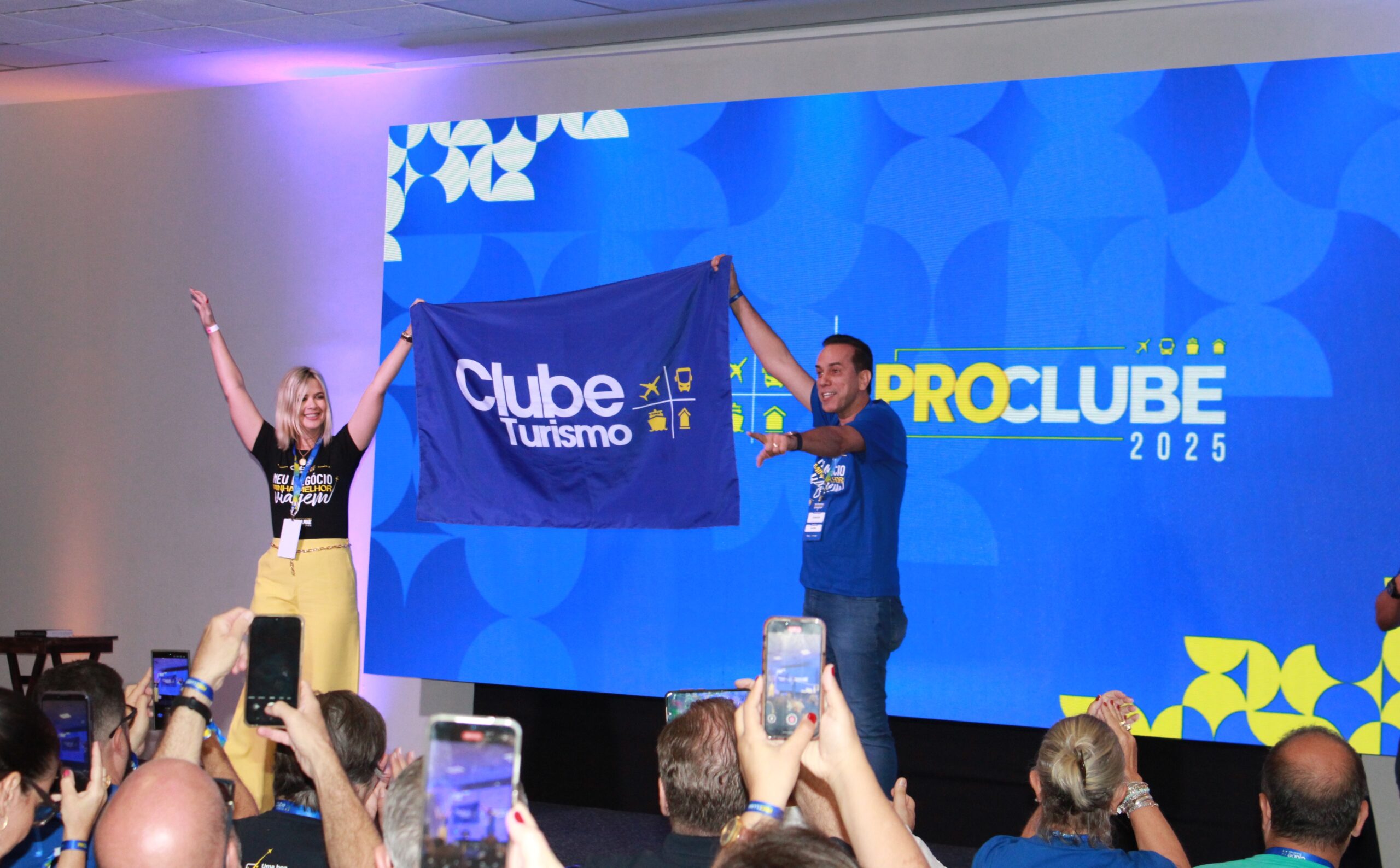 Ana Virgínia e Júnior, da Clube Turismo (Giulia Jardim/M&E)