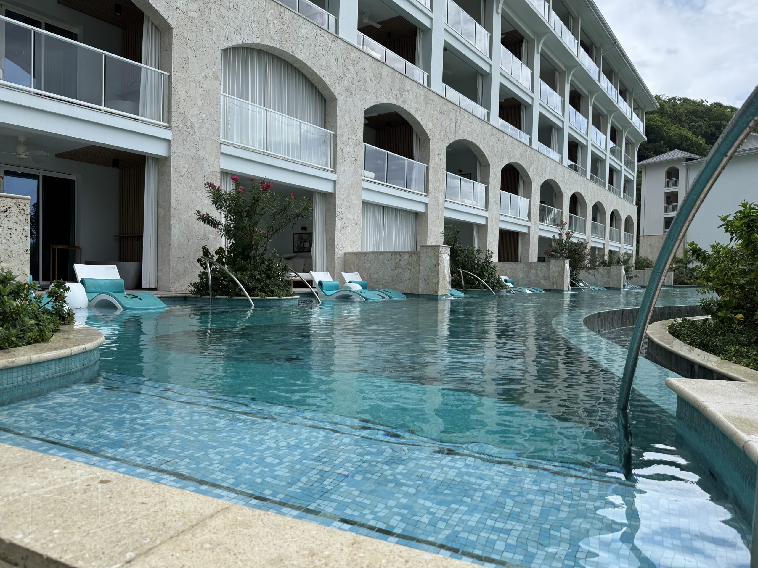 Apartamentos com varandas com piscina Apartamentos com varandas com piscina