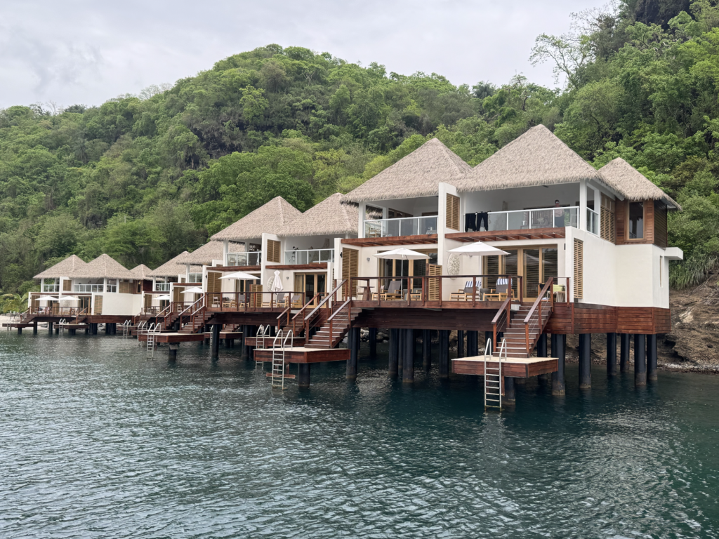 Apartamentos sobre as águas do ar caribenho
