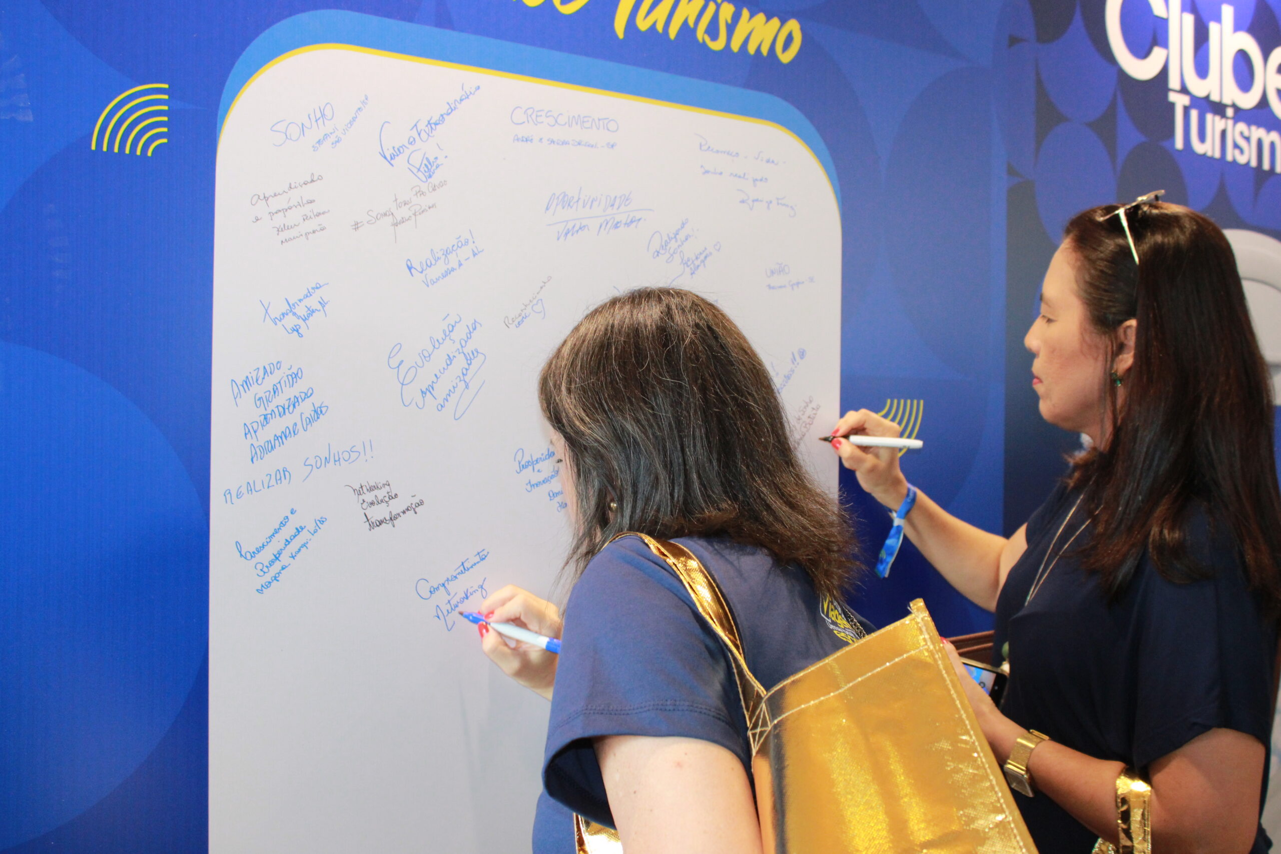 Associados deixam sua mensagem na abertura do ProClube 2025 (Giulia Jardim/M&E)