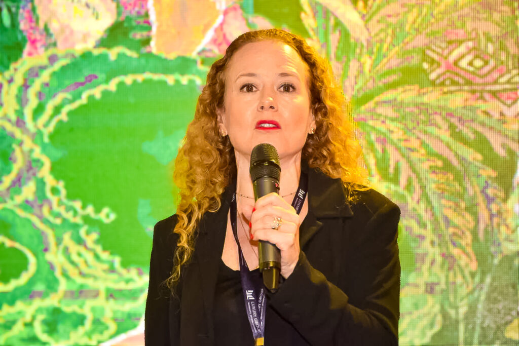 Camila Barreto, presidente da BLTA em apresentação na ILTM 2025