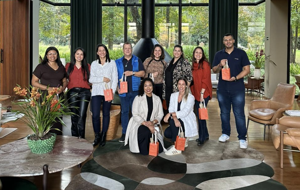 Agentes do Vale do Paraíba vivenciam imersão sensorial no Botanique com o First 360 Experience 1 Captura de Tela 2025 05 26 as 12.15.10 Agentes do Vale do Paraíba vivenciam imersão sensorial no Botanique com o First 360 Experience