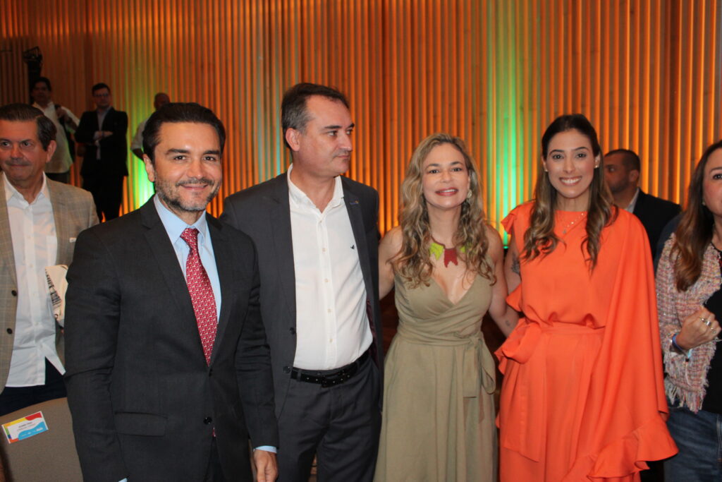 Celso Sabino, do MTur, com Ferdinando Lucena, da PBTur, Rosália Lucas, da Setur PB, e Marina Marinho, da Setur RN