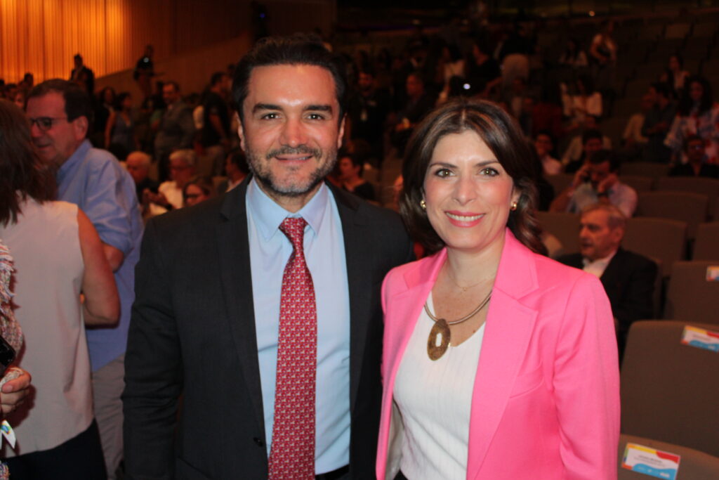 Celso Sabino, ministro do Turismo, com Virginia Messina, do WTTC