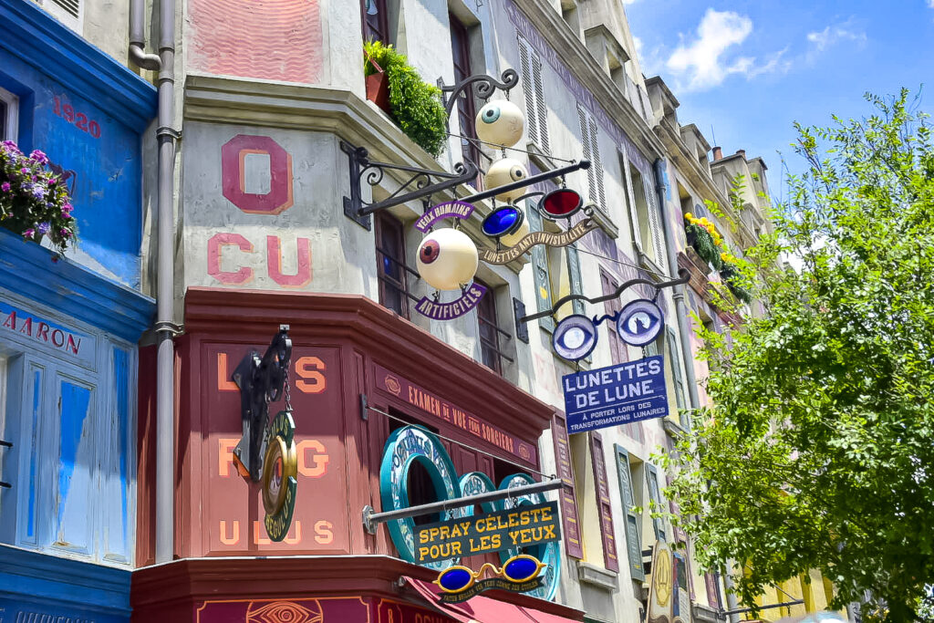 Detalhe da fachada no The Wizarding World of Harry Potter – Ministry of Magic