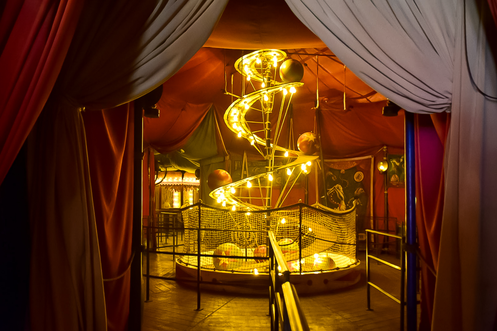 O Le Cirque Arcanus é um espetáculo tecnológico e artístico
