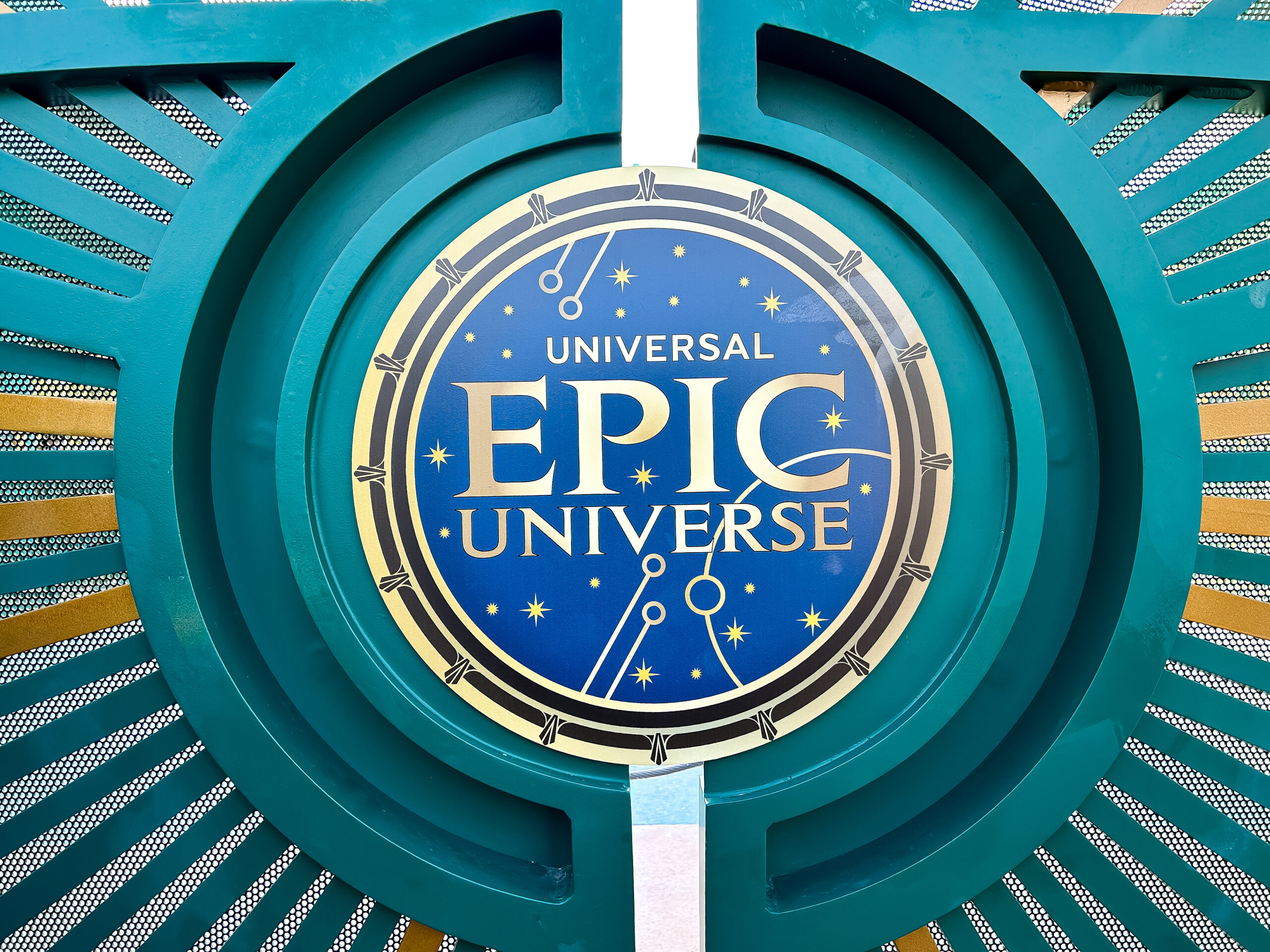 Detalhes do portão do Epic Universe Detalhes do portão do Epic Universe