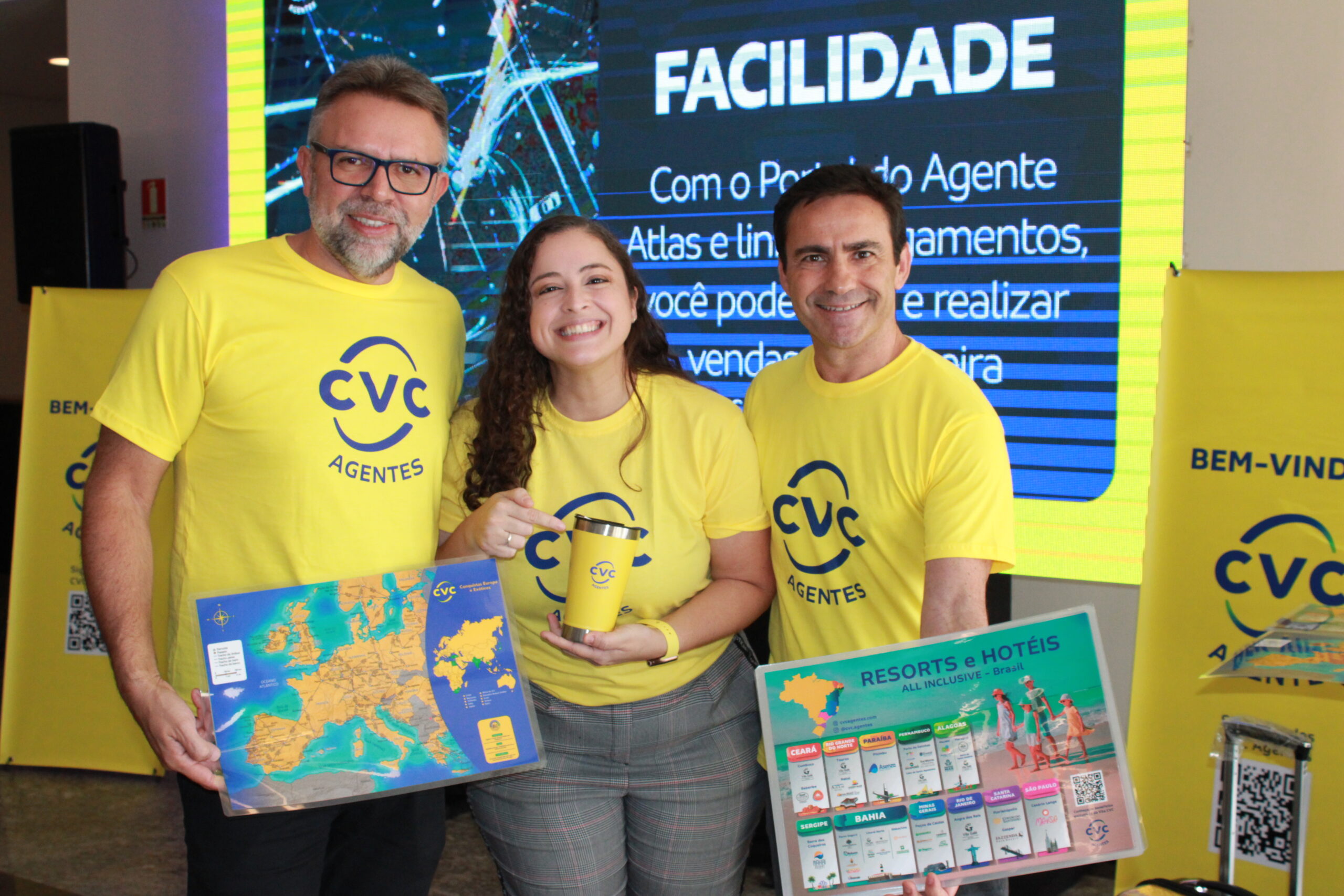Douglas Silva, Patrícia Lucena e Rogério Mendes, da CVC (Giulia Jardim/M&E)