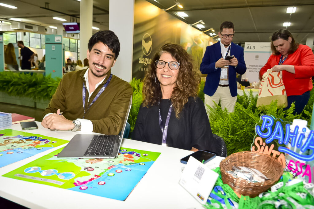 Eduardo Koshima e Tatiana Harfush, da Secretaria de Turismo da Bahia