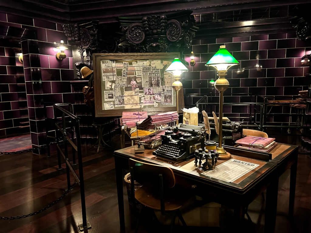 Estação de trabalho no Ministério da Magia sobre o caso de Dolores Umbridge