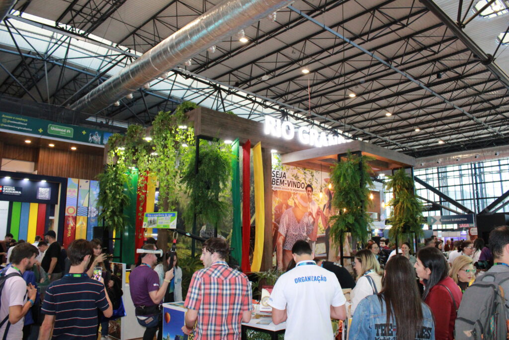 Estande de Foz do Iguaçu lotado durante ativação