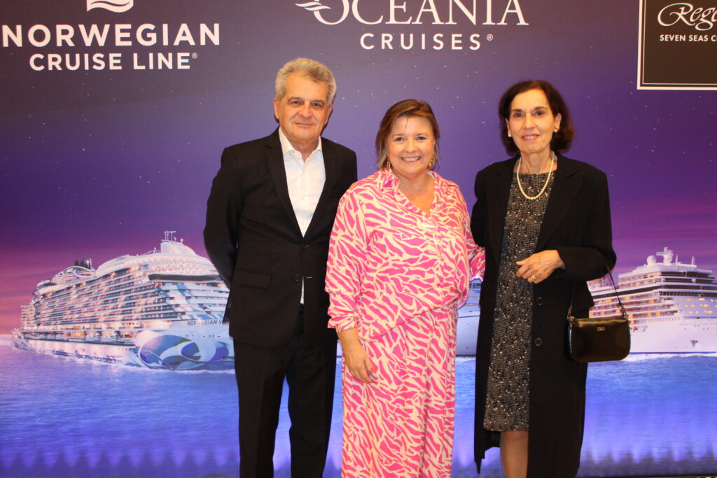 Estela Farina, da Norwegian Cruise Line, com Alceu e Vera Figueiredo, da VCP Tour