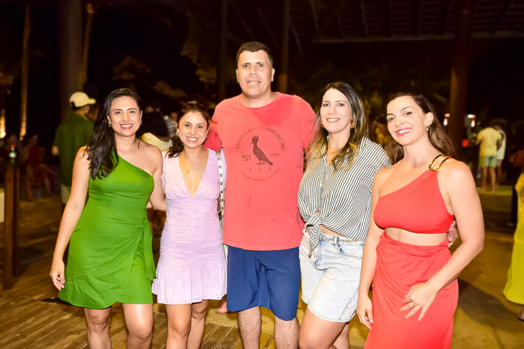Executivos da HotelDO e agentes de viagens na festa de encerramento da convenção