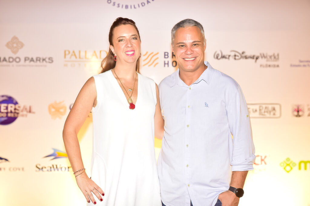 Fabiana Borges, da Ysla Travel Turismo e Marcio Nogueira, da HotelDO