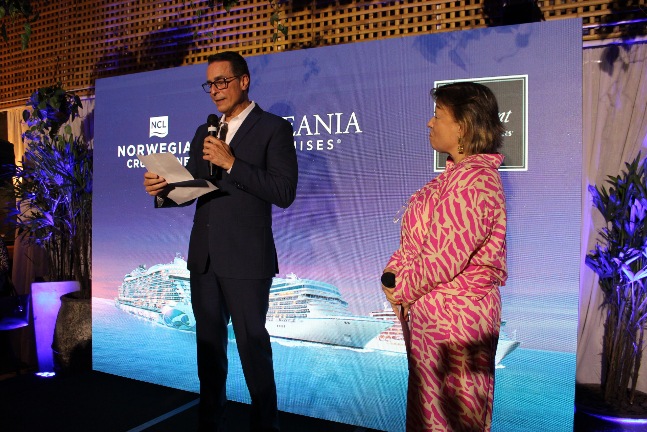 Fred Medina, vice-presidente de Vendas e Marketing para a América Latina, leu uma carta em português