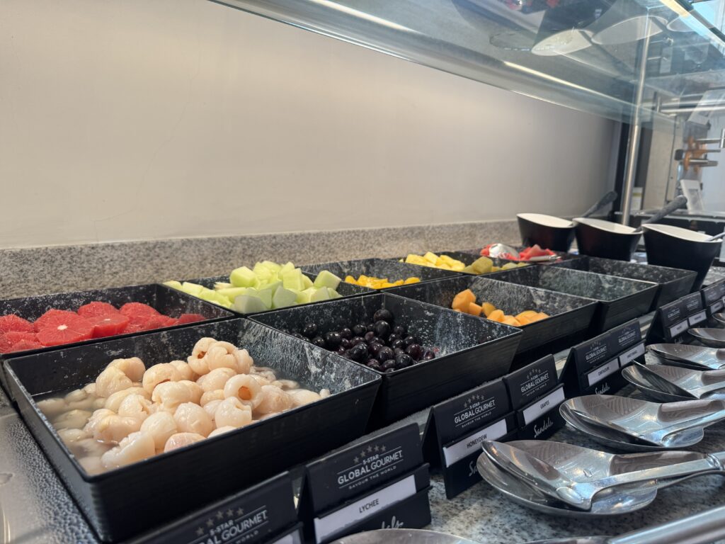 Frutas estão disponíveis no café da manhã