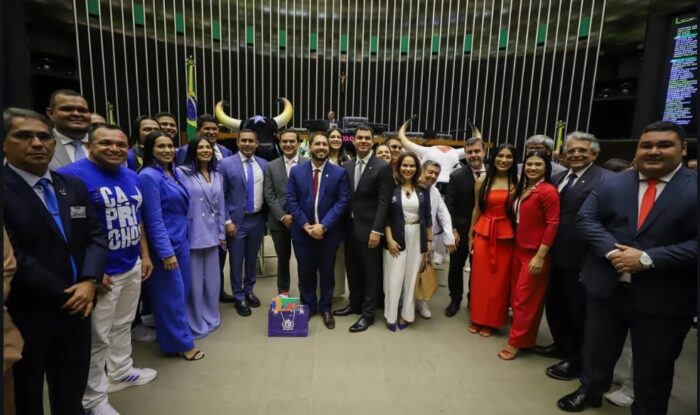 IMG 20250508 WA0001 e1746705372323 Festival de Parintins é destaque em sessão solene na Câmara