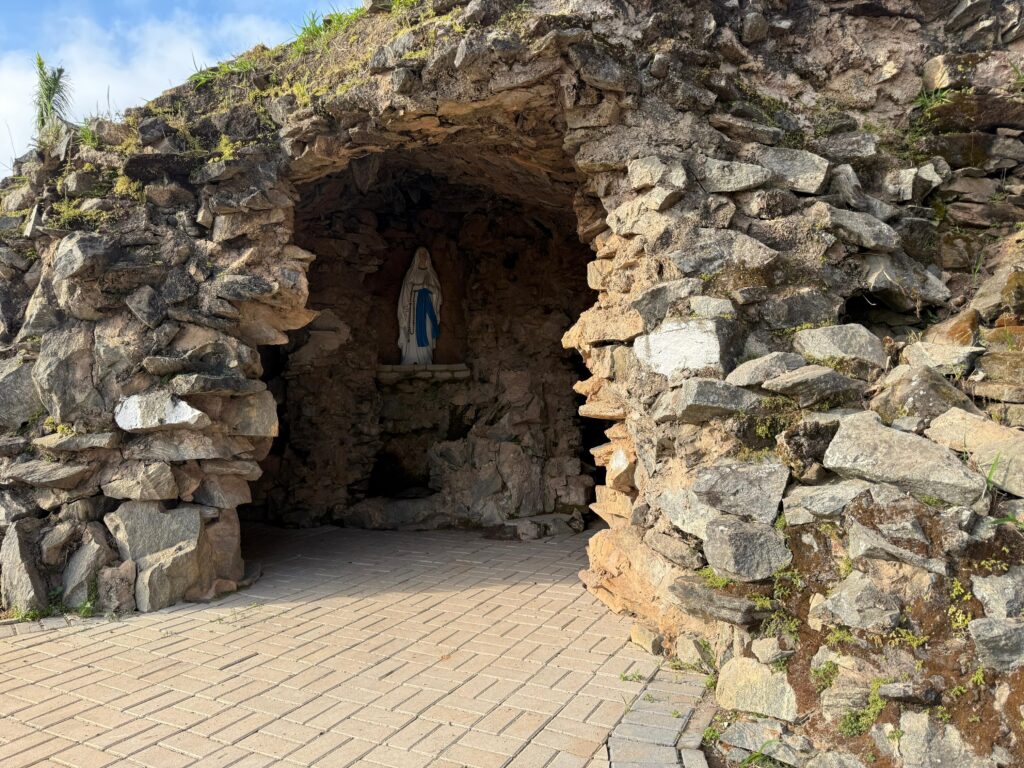 Gruta religiosa