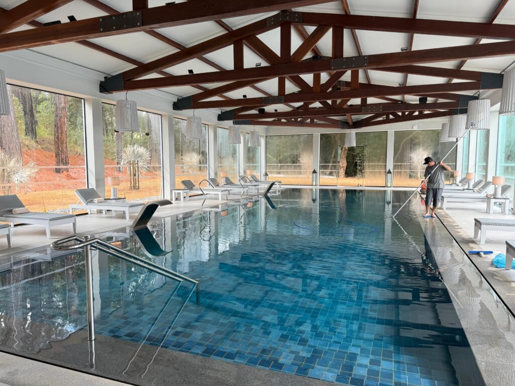 Piscina aquecida coberta