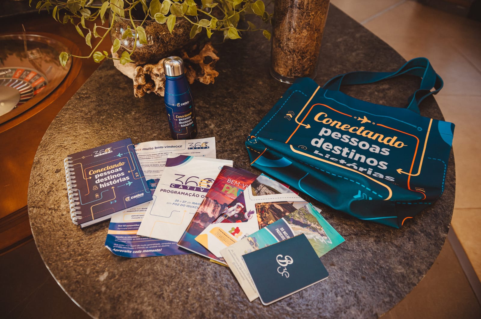 Materiais oferecidos pela Cativa no evento