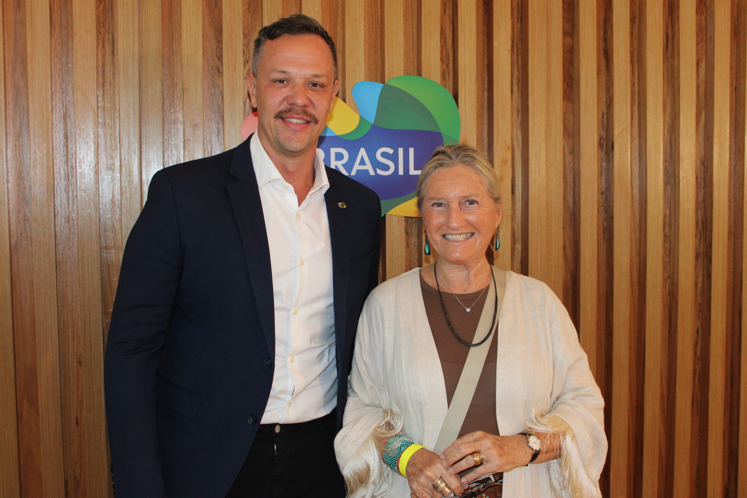 Bruno Reis, da Embratur com Rosa Masgrau, do M&E