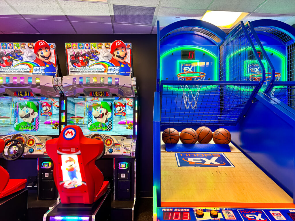 Jogos e personagens clássicos estão disponíveis no Arcade do hotel
