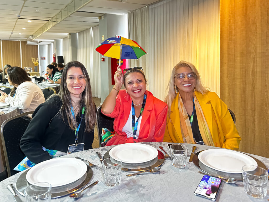 Ketlen Surek, da MT Turismo, Eliane Pereira e Eliane, da MT Tour