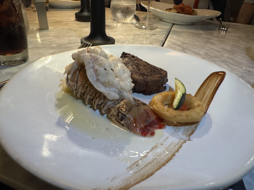 Lagosta é uma das especialidades da culinária do resort