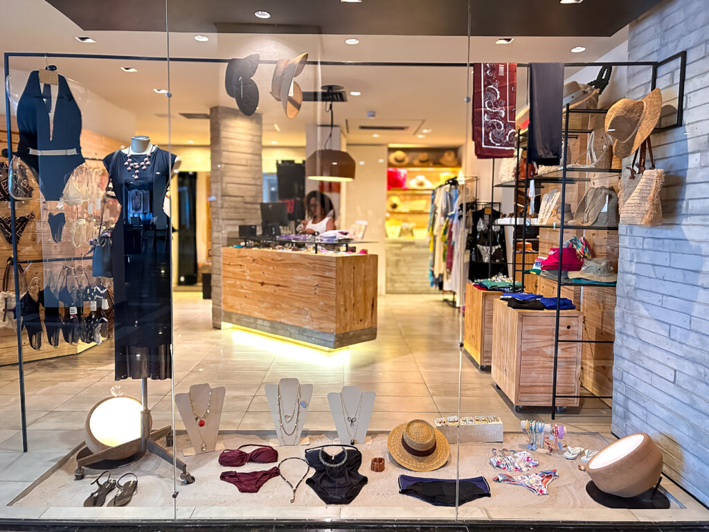 Loja de roupas no Ritz Lagoa da Anta