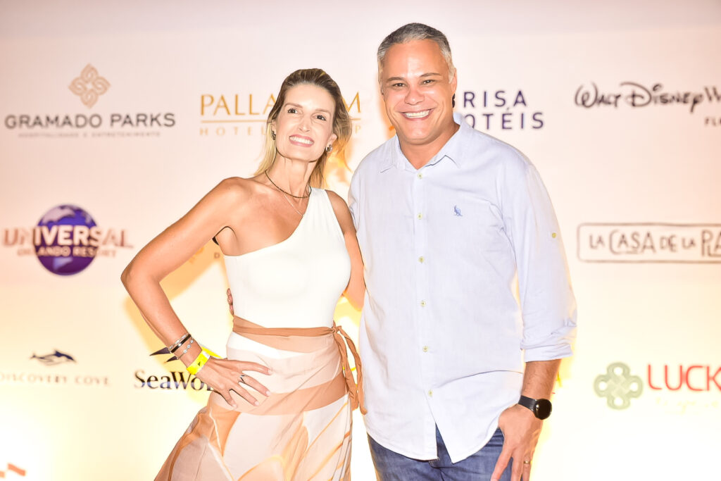 Luciana Karlguth, da Wanna Dreams Viagens e Marcio Nogueira, da HotelDO