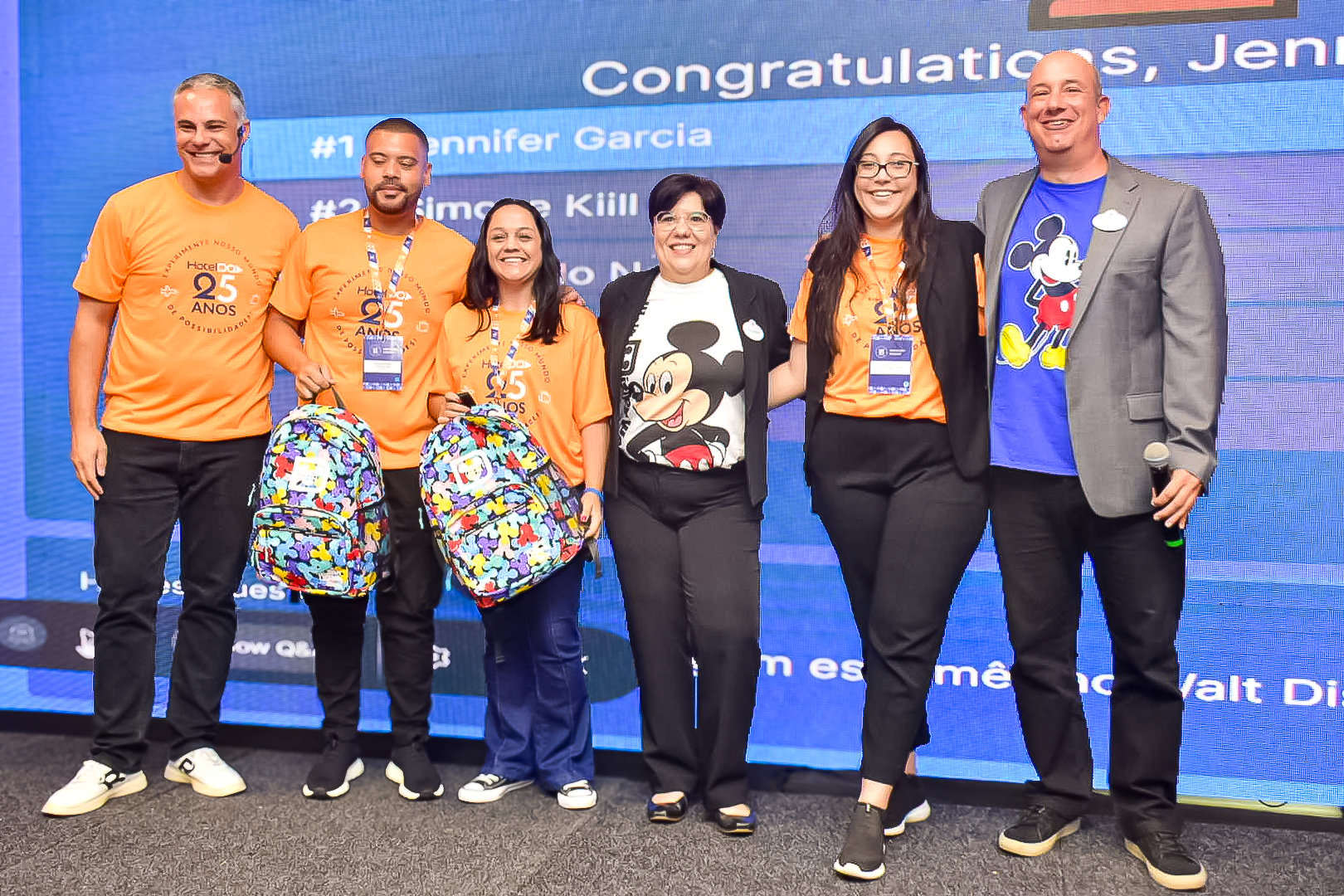 Márcio Nogueira, da HotelDO com Juliana Belott e Alexandre Haim, da Disney e os ganhadores dos quiz da Disney