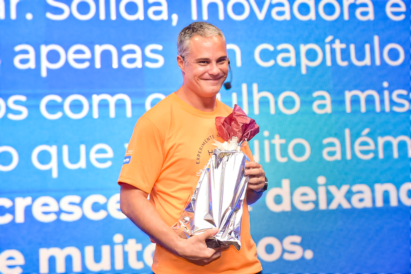 Marcio Nogueira, da HotelDO foi surpreendido pela sua equipe com um presente de agradecimento