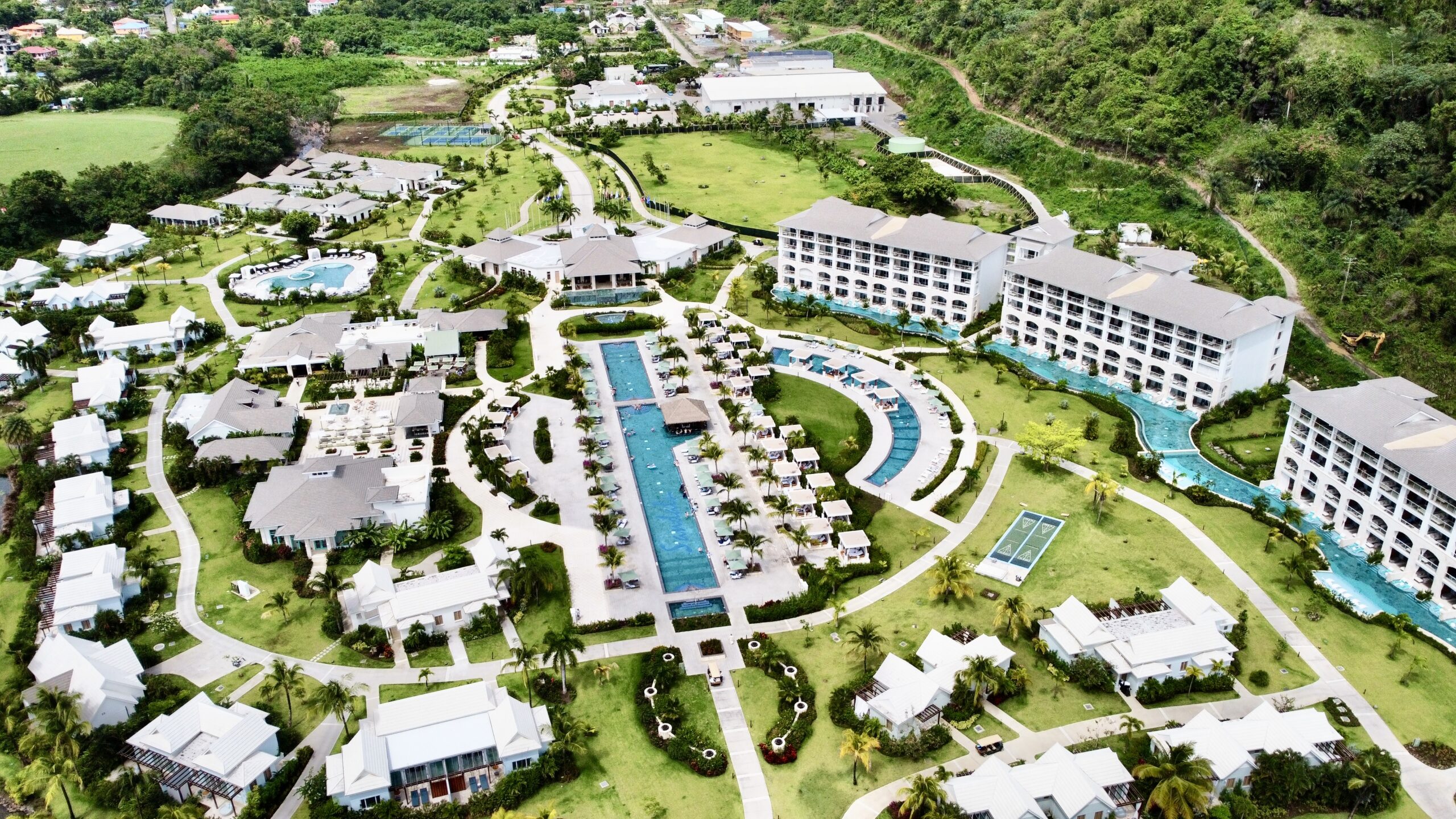 O resort tem apartamentos e casinhas nas vila O resort tem apartamentos e casinhas nas vila