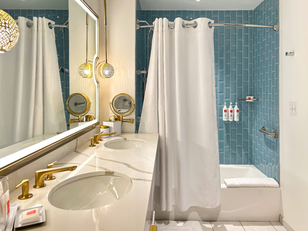 Opções com e sem banheira estão disponíveis Helios Grand Hotel
