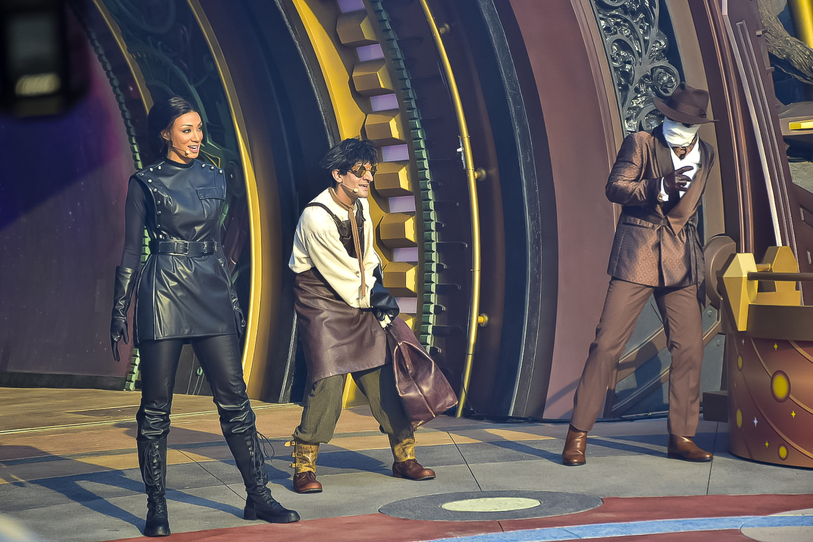 Os personagens principais apareceram durante a abertura da área Dark Universe Os personagens principais apareceram durante a abertura da área Dark Universe