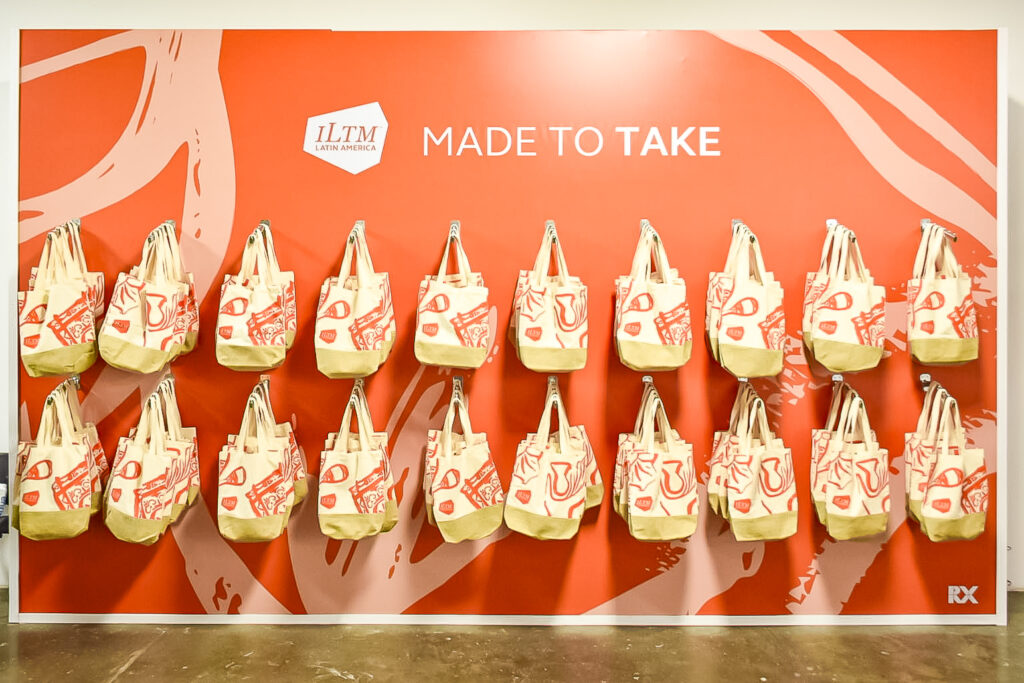 Os visitantes da ILTM receberam uma ecobag personalizada