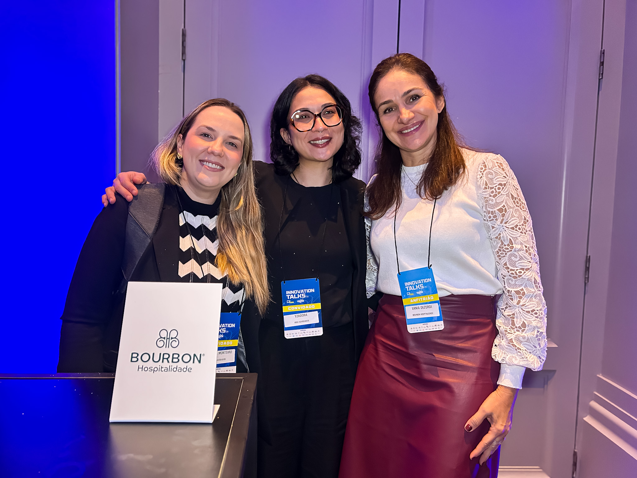 Patricia Monteiro e Yzadora, da VSBO Advigados com Vania Dezordi, do Bourbon