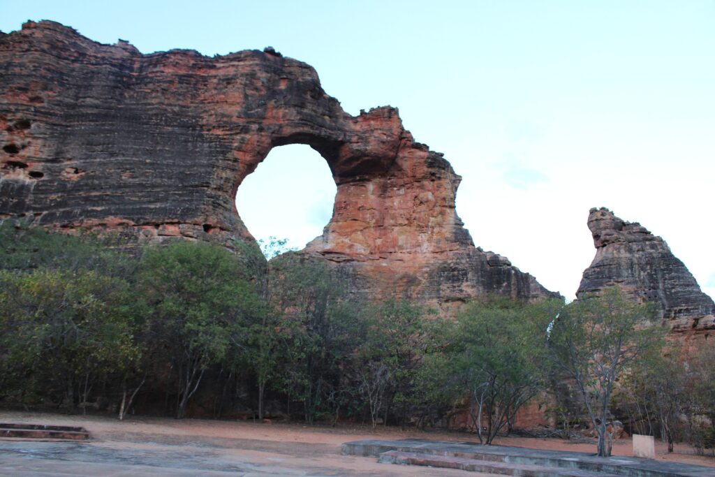 Pedra Furada, o cartão-postal da Serra da Capivara