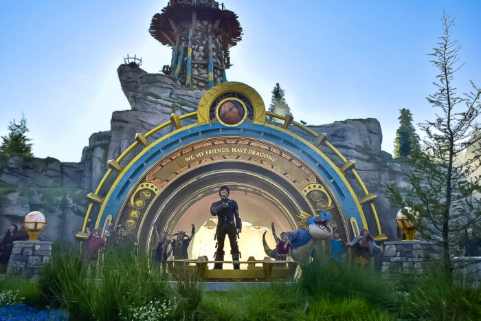Personagens do filme como treinar seu dragao apareceram durante a abertura da area tematica e1747814361693 How to Train Your Dragon – Isle of Berk: o voo mais selvagem do Epic Universe começa aqui, confira