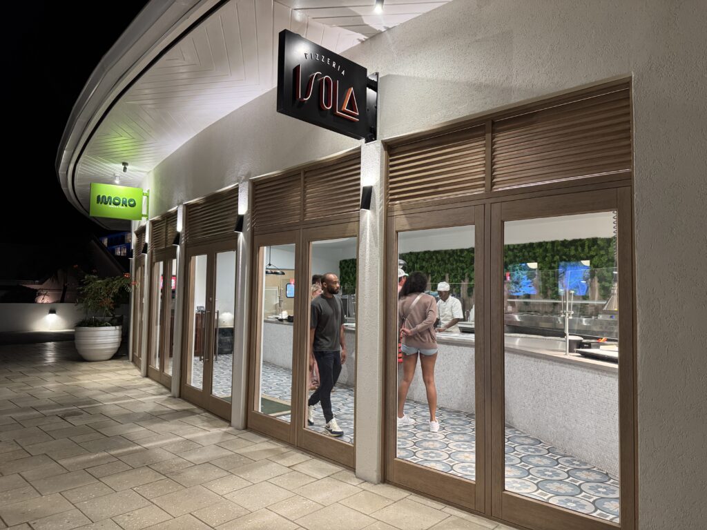 Pizzaria e saladeria estão presentes entre os restaurantes