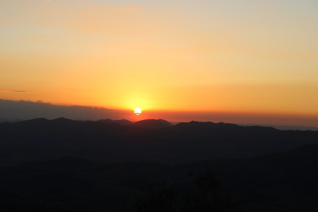 Pôr-do-sol nas montanhas da Mantiqueira