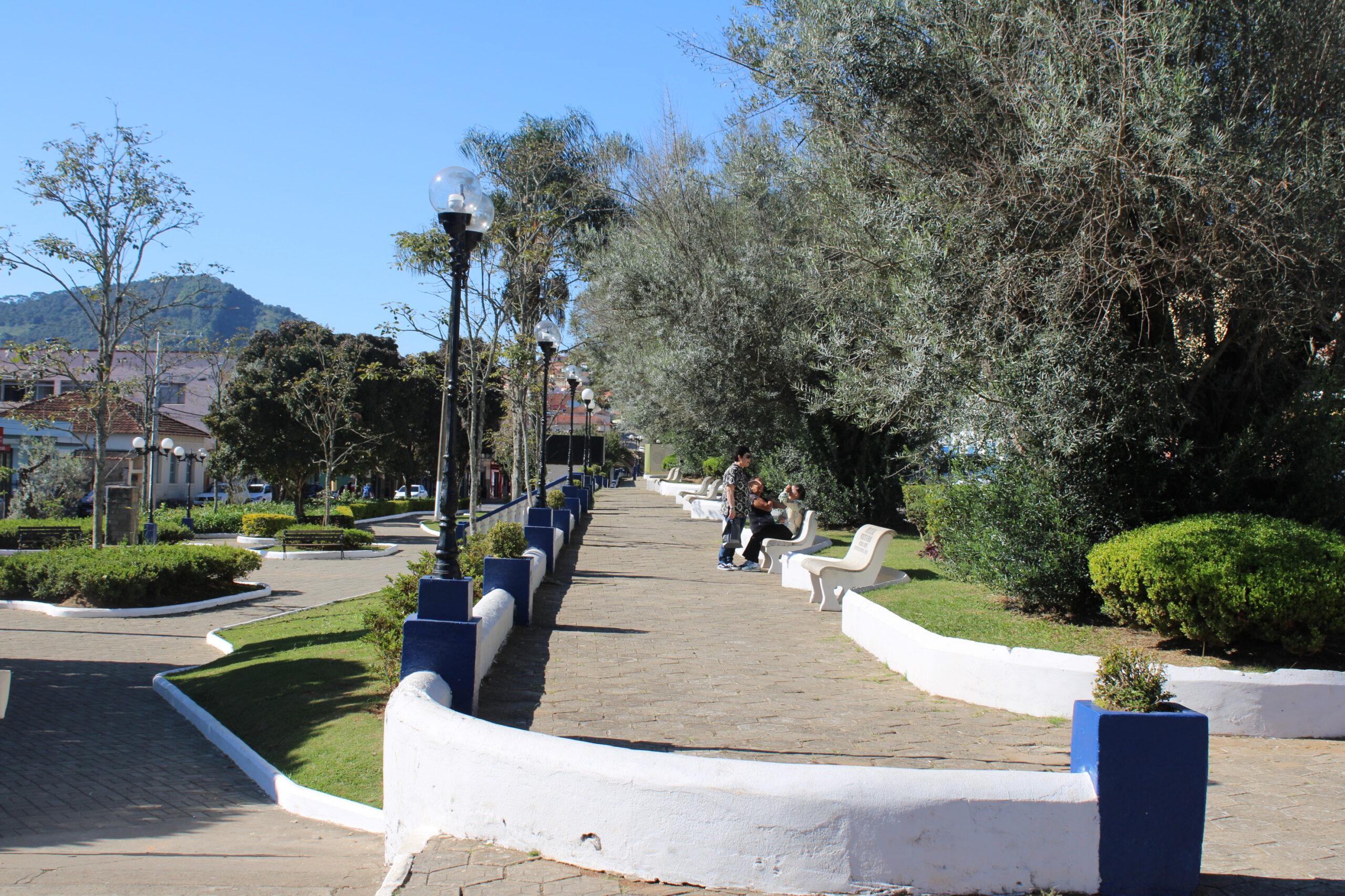 Praça principal de Maria da Fé Praça principal de Maria da Fé