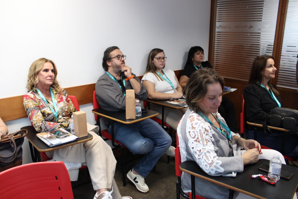 Público atento ao treinamento