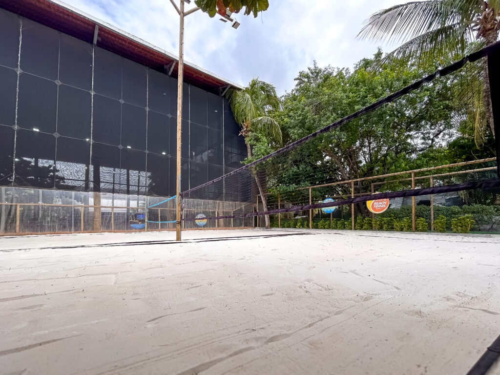 Quadra de beach tennis do Ritz Lagoa da Anta