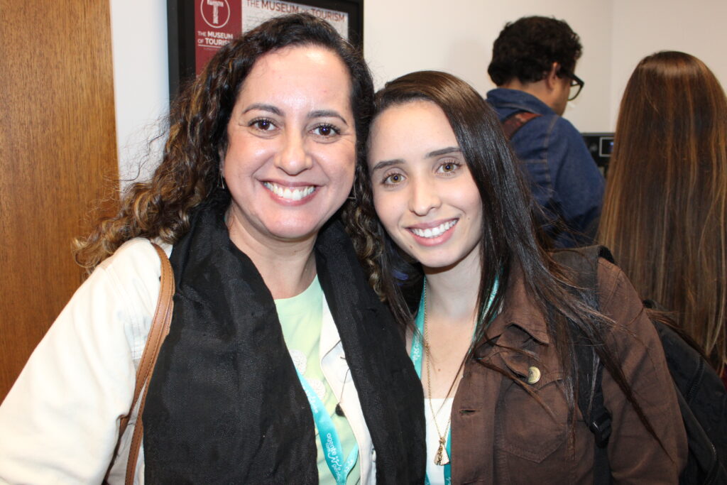 Regiane Carvalho, da Clube Turismo, e Beatriz Saramello, da MStur