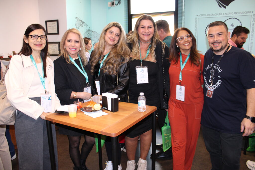 Renata Miziara, da Klipping, Nilva Motta, da Alpha Turismo, Camila Roque, da Avenida Brasil, Carla Dias, do Rio Paraná Turismo, Magna Roque, da Unique Atelier de Viagens, e Leonardo, da Ancoradouro