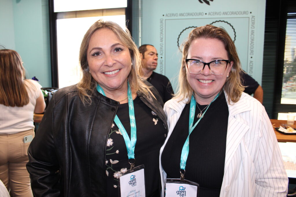 Ruti Luz, da Sacratour, e Aline Bittencourt, da Strik Turismo
